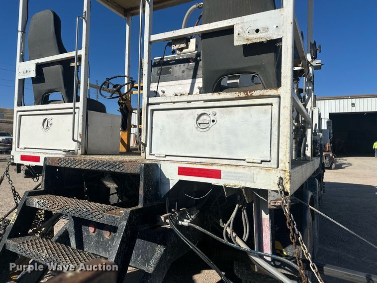 image for item DT7176 2001 GMC T8500 paint striper truck