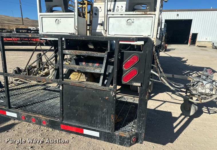 image for item DT7176 2001 GMC T8500 paint striper truck