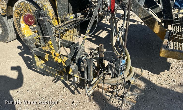 image for item DT7176 2001 GMC T8500 paint striper truck