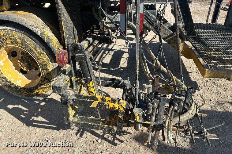 image for item DT7176 2001 GMC T8500 paint striper truck