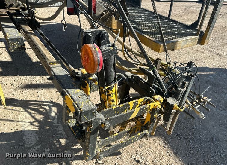 image for item DT7176 2001 GMC T8500 paint striper truck