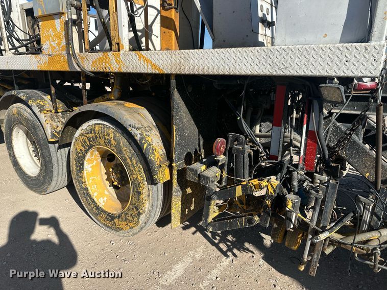 image for item DT7176 2001 GMC T8500 paint striper truck