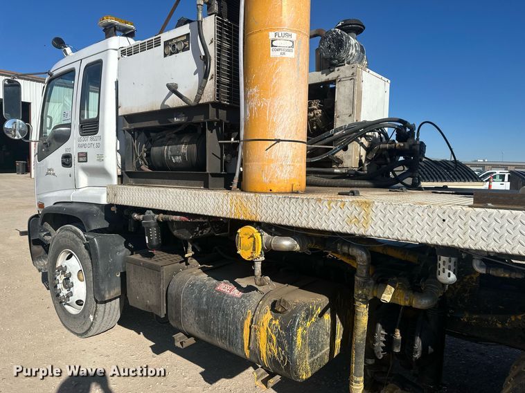 image for item DT7176 2001 GMC T8500 paint striper truck