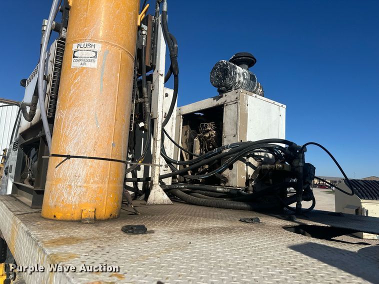 image for item DT7176 2001 GMC T8500 paint striper truck