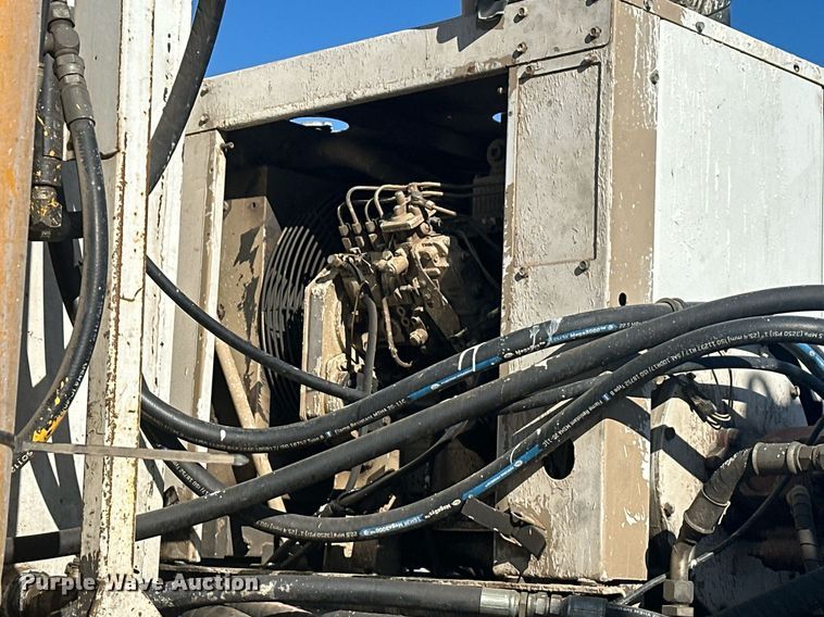 image for item DT7176 2001 GMC T8500 paint striper truck