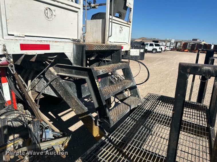 image for item DT7176 2001 GMC T8500 paint striper truck