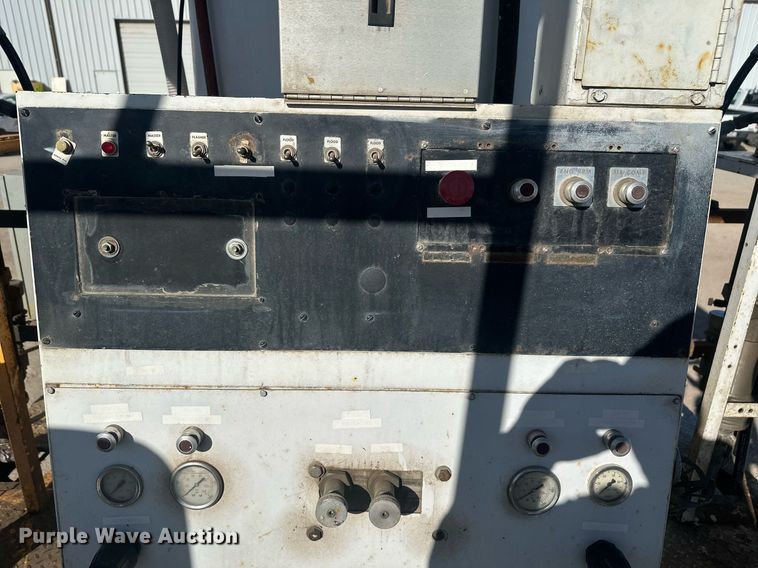 image for item DT7176 2001 GMC T8500 paint striper truck