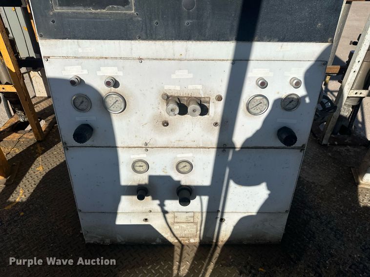 image for item DT7176 2001 GMC T8500 paint striper truck