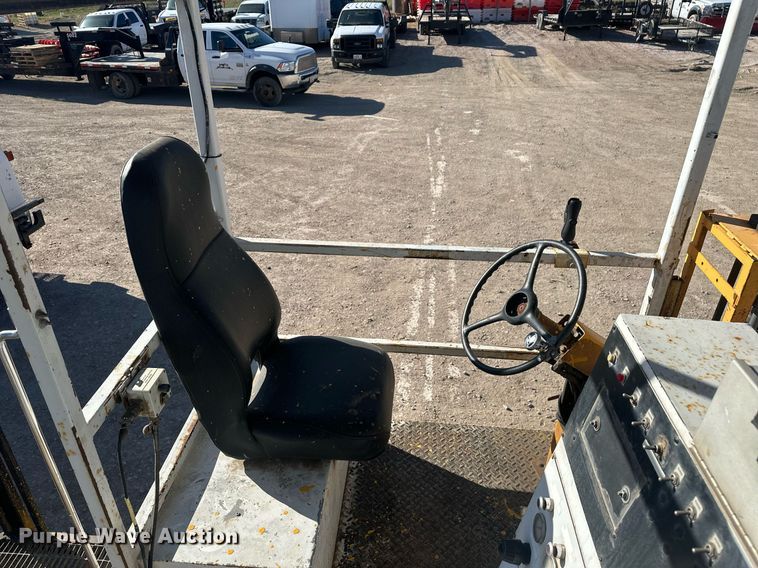 image for item DT7176 2001 GMC T8500 paint striper truck