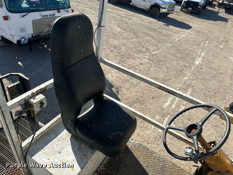 image for item DT7176 2001 GMC T8500 paint striper truck