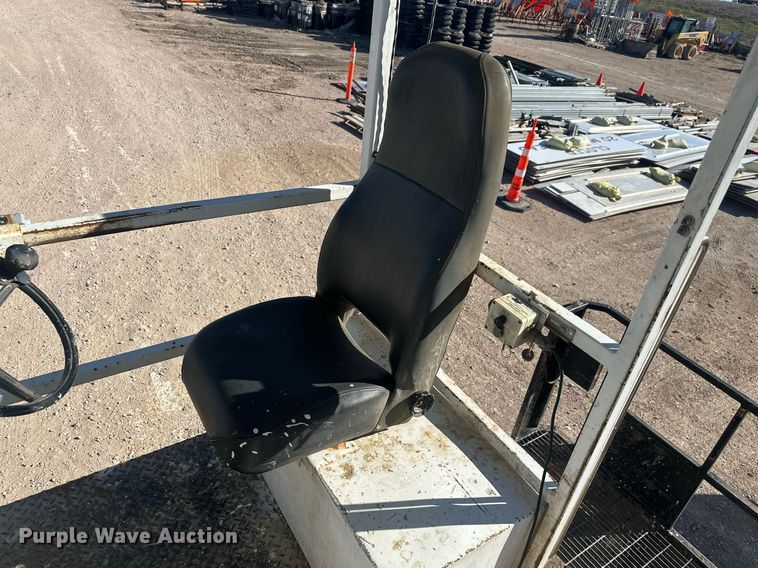 image for item DT7176 2001 GMC T8500 paint striper truck