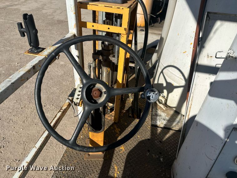 image for item DT7176 2001 GMC T8500 paint striper truck