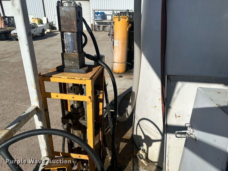 image for item DT7176 2001 GMC T8500 paint striper truck