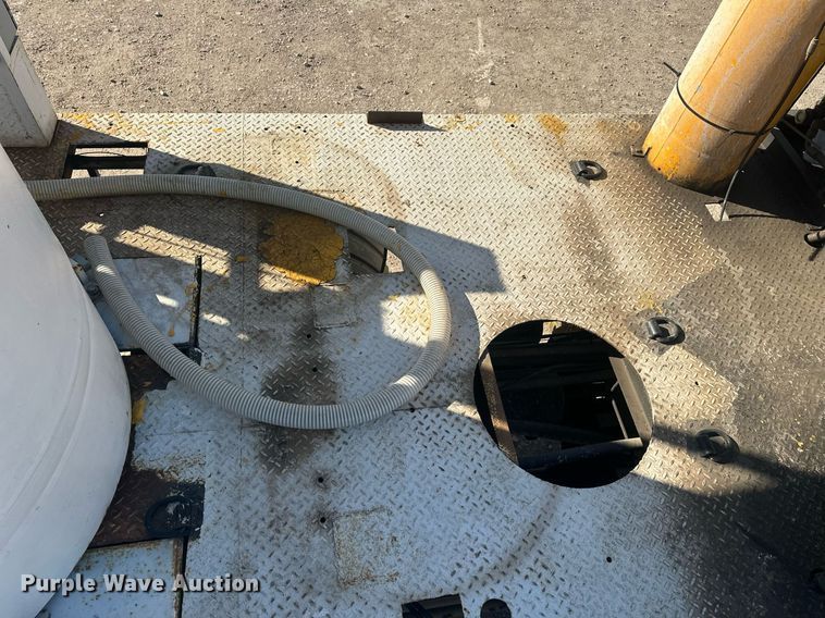 image for item DT7176 2001 GMC T8500 paint striper truck