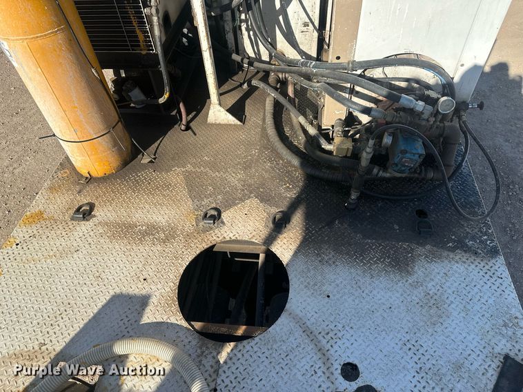 image for item DT7176 2001 GMC T8500 paint striper truck