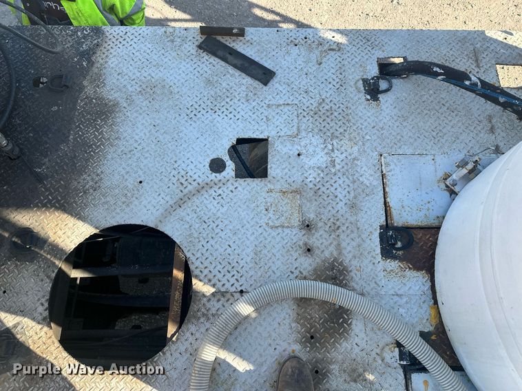 image for item DT7176 2001 GMC T8500 paint striper truck