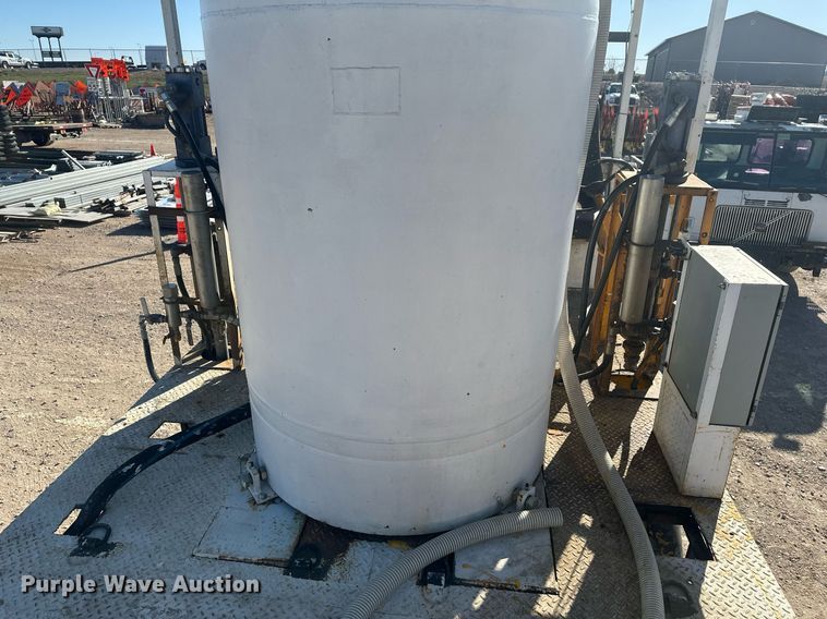 image for item DT7176 2001 GMC T8500 paint striper truck