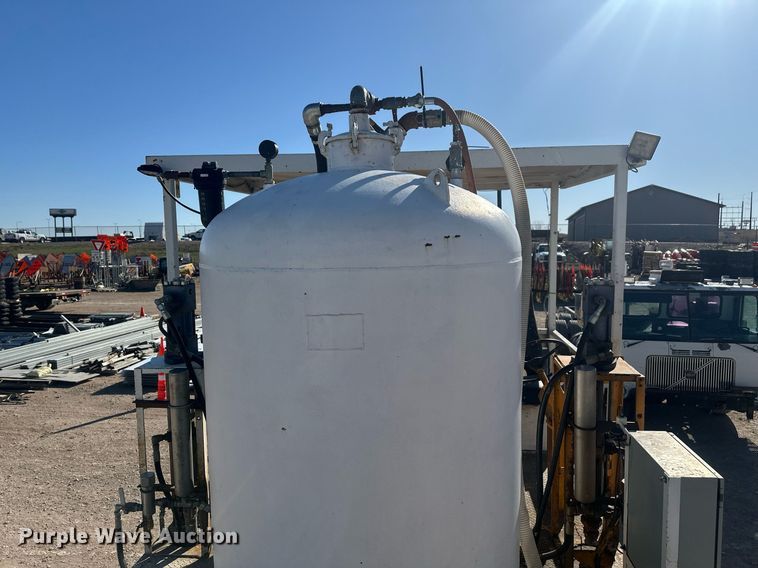 image for item DT7176 2001 GMC T8500 paint striper truck