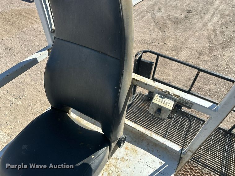 image for item DT7176 2001 GMC T8500 paint striper truck