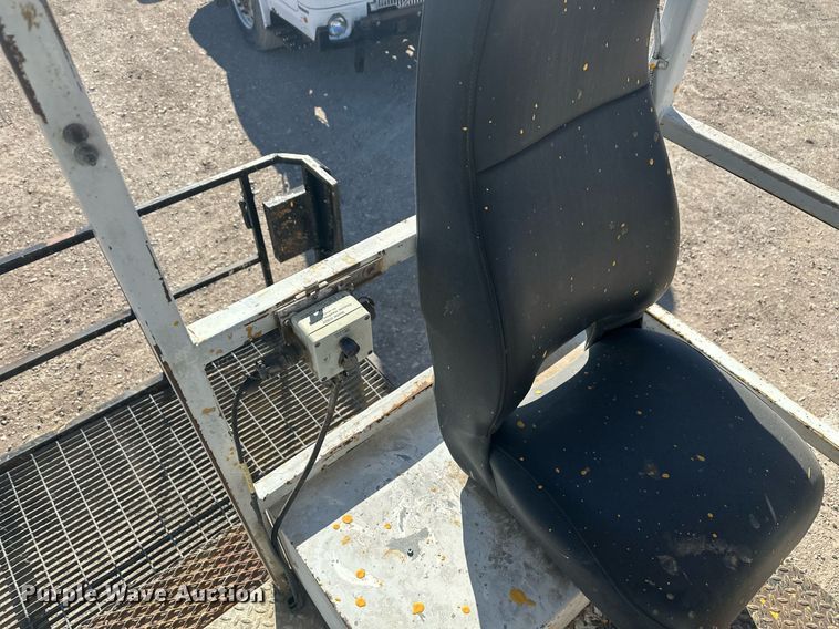 image for item DT7176 2001 GMC T8500 paint striper truck