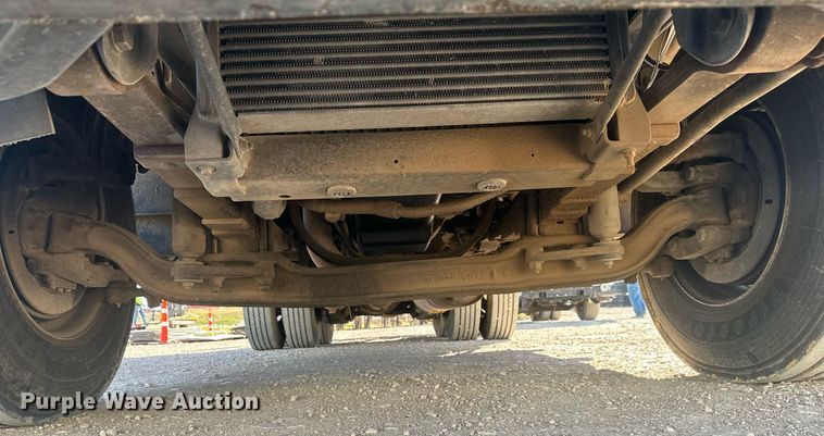 image for item DT7176 2001 GMC T8500 paint striper truck