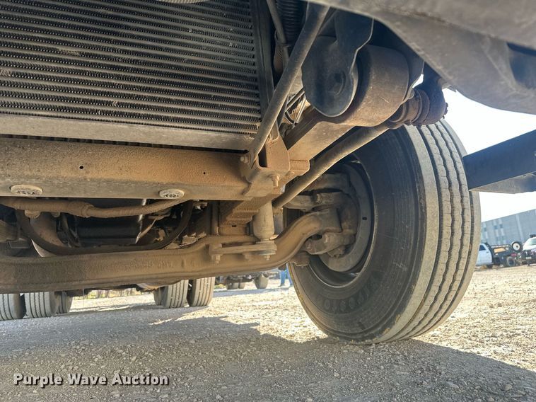 image for item DT7176 2001 GMC T8500 paint striper truck