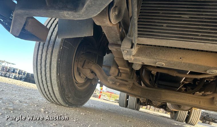 image for item DT7176 2001 GMC T8500 paint striper truck