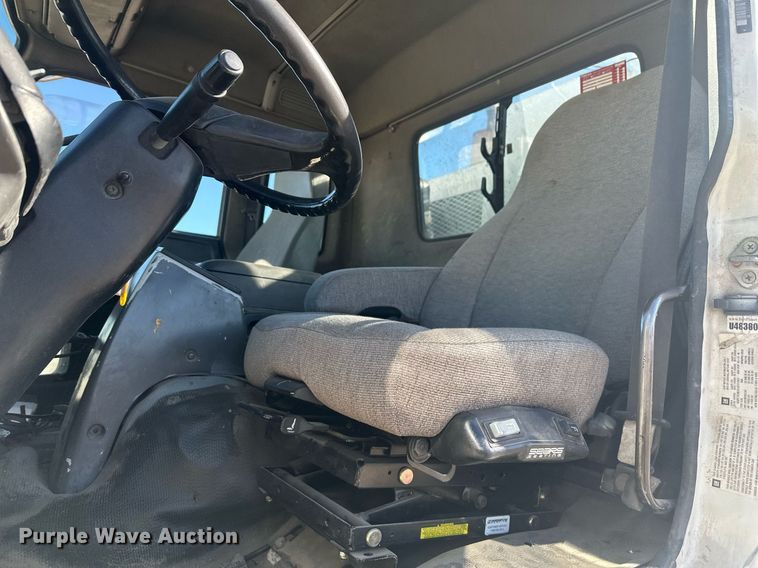 image for item DT7176 2001 GMC T8500 paint striper truck