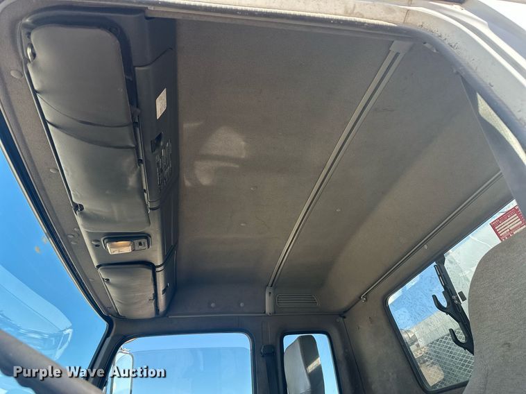 image for item DT7176 2001 GMC T8500 paint striper truck