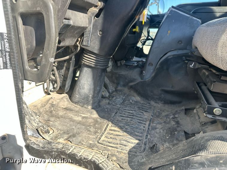 image for item DT7176 2001 GMC T8500 paint striper truck