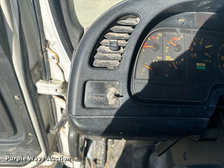 image for item DT7176 2001 GMC T8500 paint striper truck