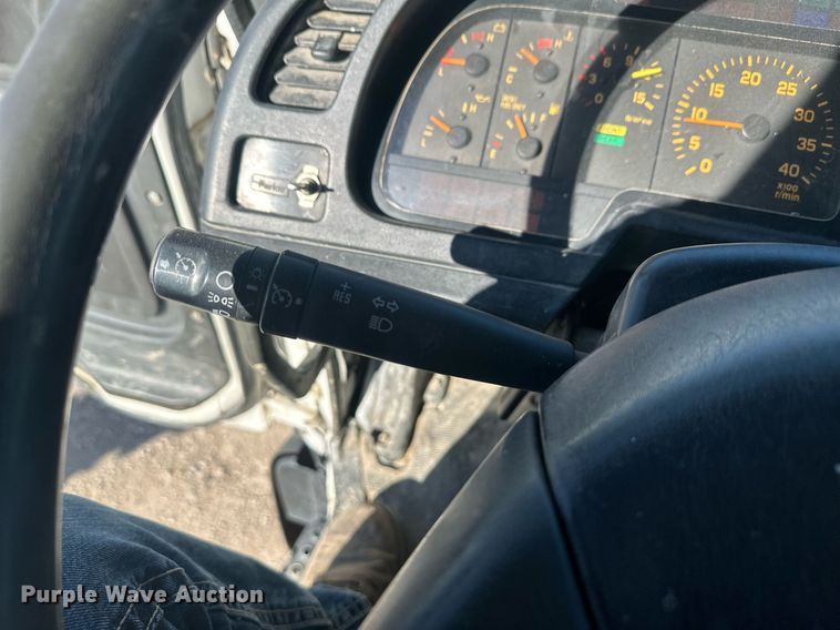 image for item DT7176 2001 GMC T8500 paint striper truck