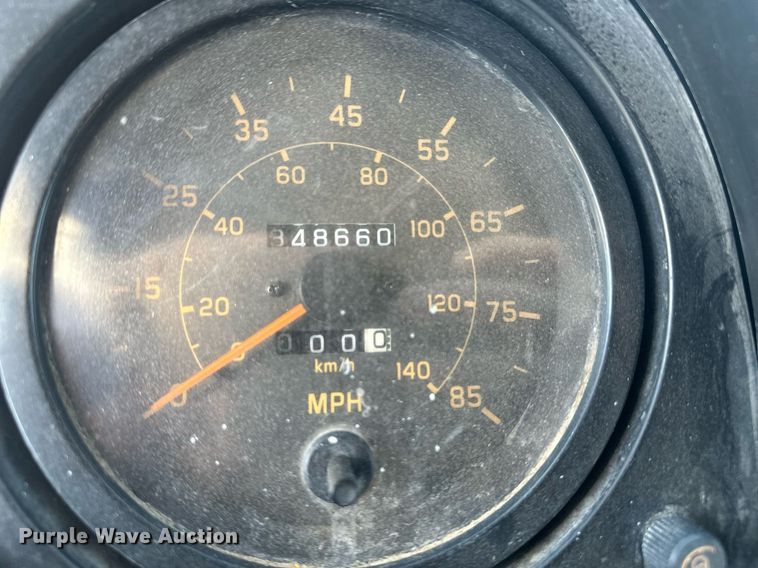 image for item DT7176 2001 GMC T8500 paint striper truck