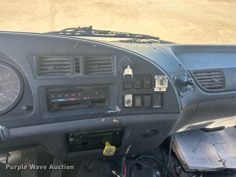 image for item DT7176 2001 GMC T8500 paint striper truck