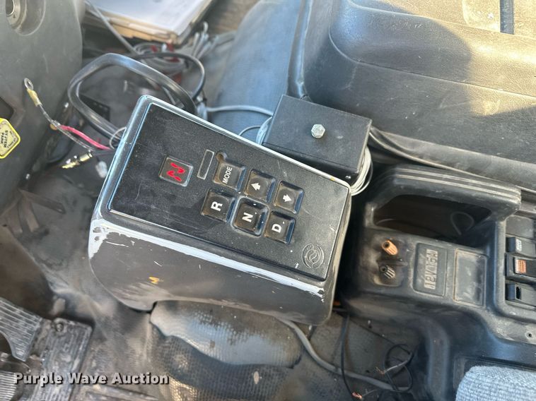 image for item DT7176 2001 GMC T8500 paint striper truck