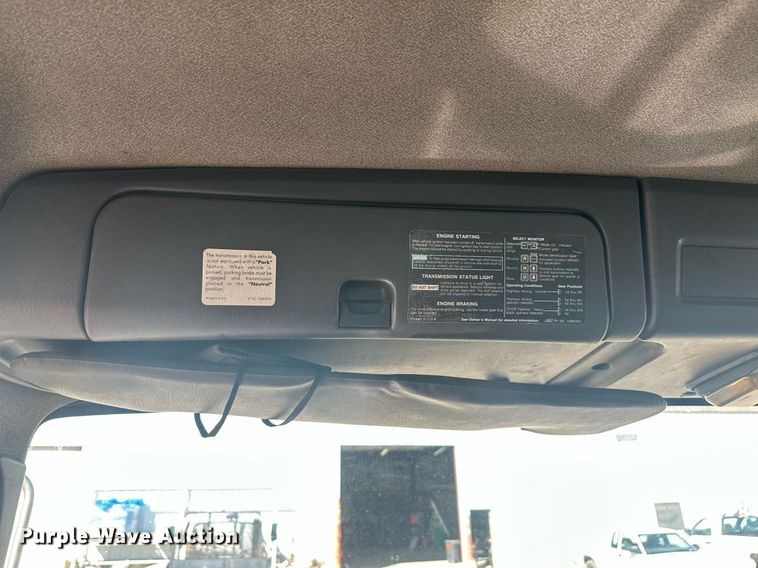 image for item DT7176 2001 GMC T8500 paint striper truck