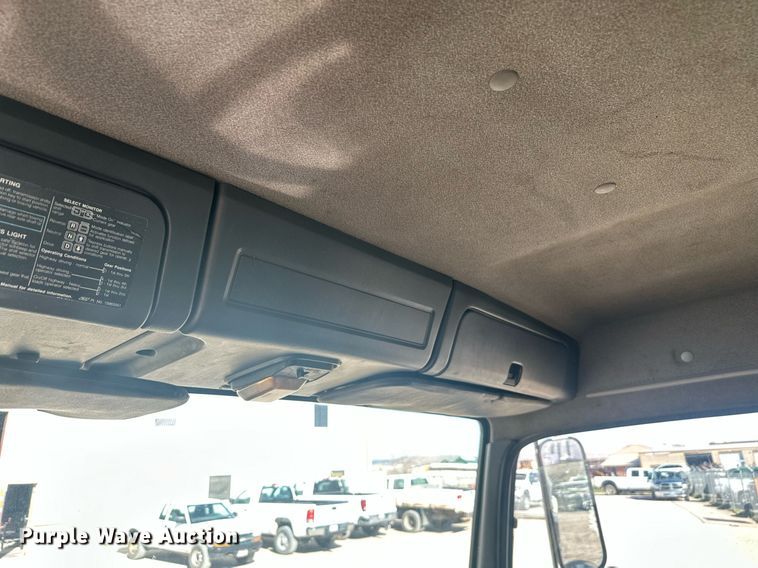 image for item DT7176 2001 GMC T8500 paint striper truck