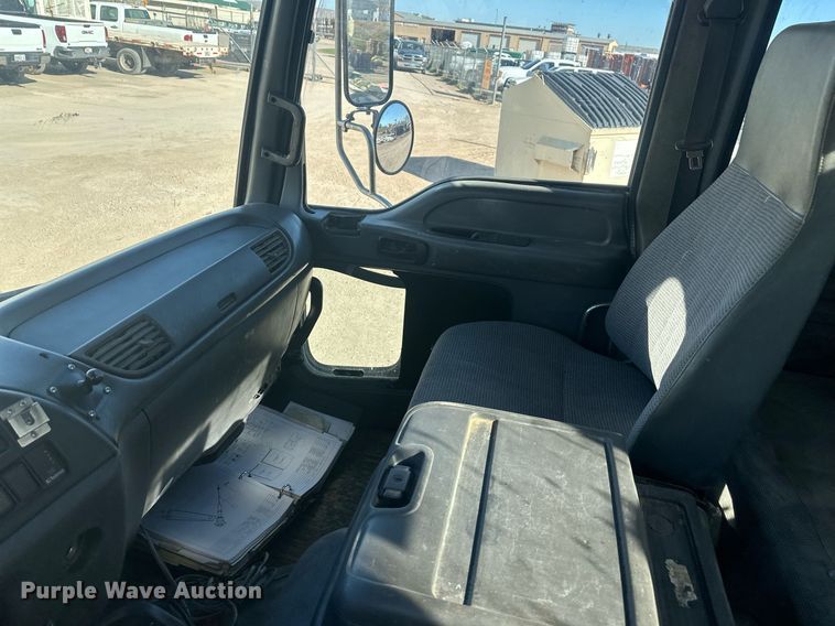 image for item DT7176 2001 GMC T8500 paint striper truck