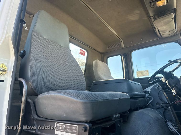 image for item DT7176 2001 GMC T8500 paint striper truck