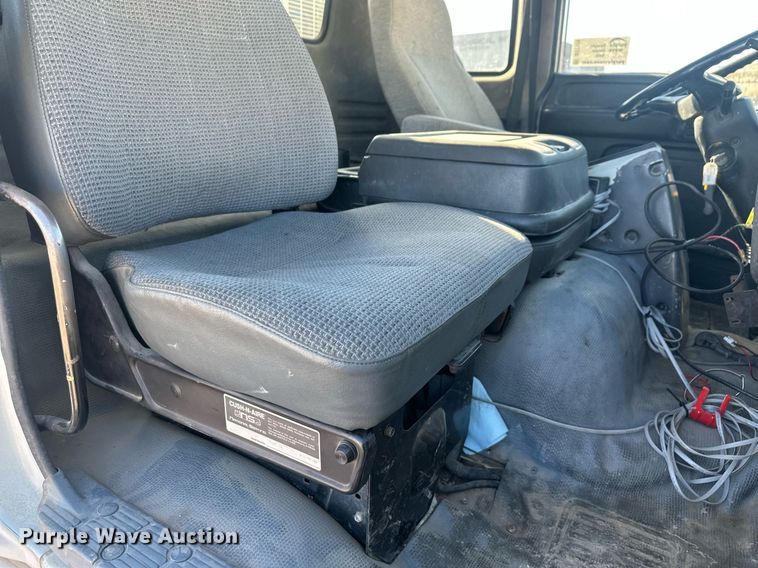 image for item DT7176 2001 GMC T8500 paint striper truck