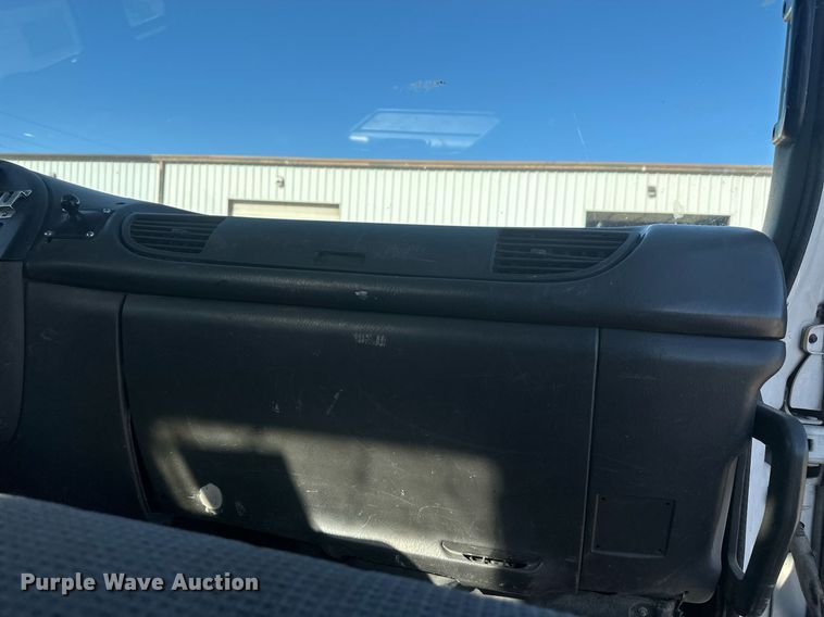 image for item DT7176 2001 GMC T8500 paint striper truck