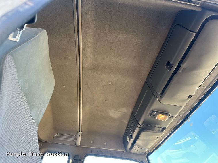 image for item DT7176 2001 GMC T8500 paint striper truck