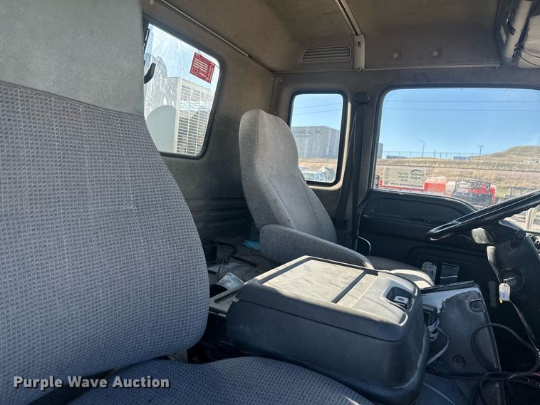 image for item DT7176 2001 GMC T8500 paint striper truck