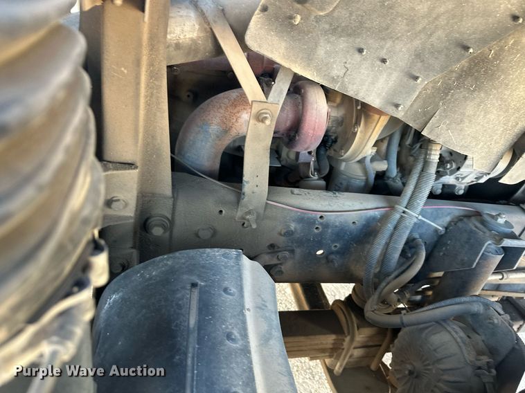 image for item DT7176 2001 GMC T8500 paint striper truck