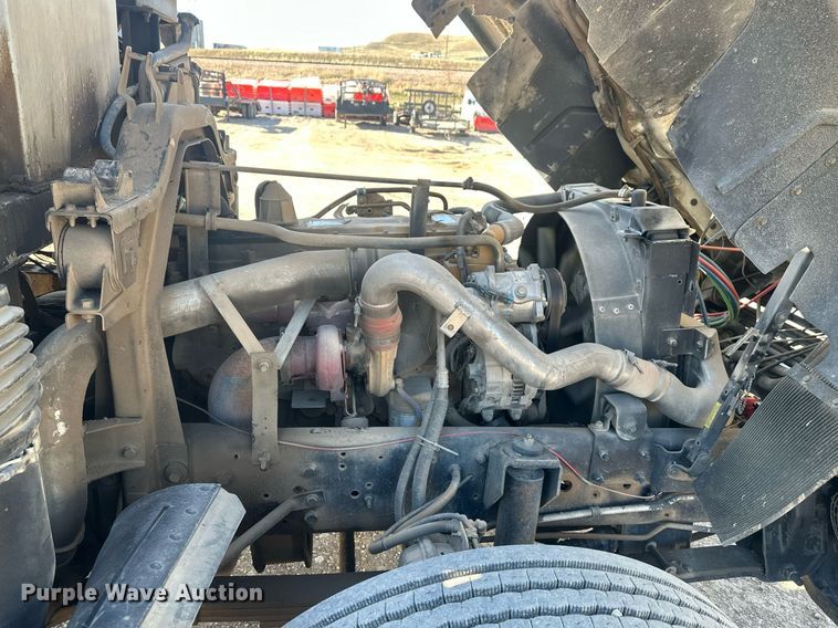 image for item DT7176 2001 GMC T8500 paint striper truck