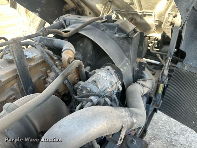 image for item DT7176 2001 GMC T8500 paint striper truck