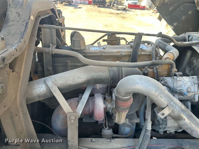 image for item DT7176 2001 GMC T8500 paint striper truck