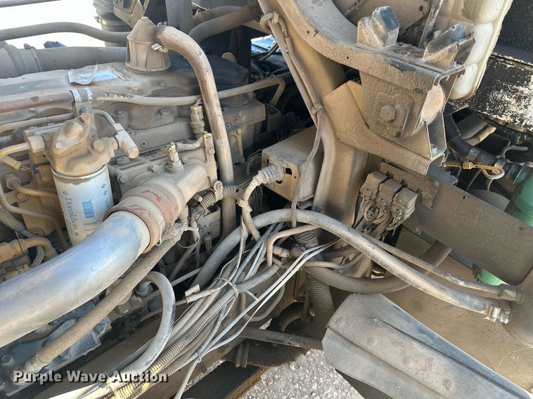 image for item DT7176 2001 GMC T8500 paint striper truck