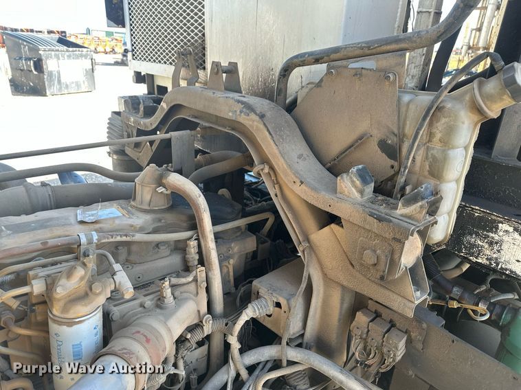 image for item DT7176 2001 GMC T8500 paint striper truck