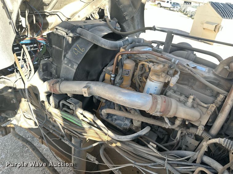 image for item DT7176 2001 GMC T8500 paint striper truck